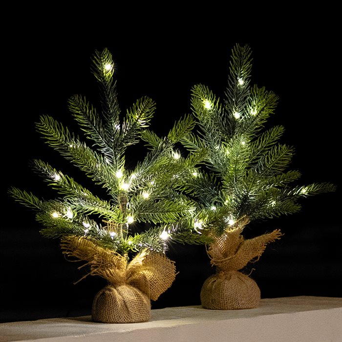 2 juletræer fra Sirius & 16 nr. af hendes verden